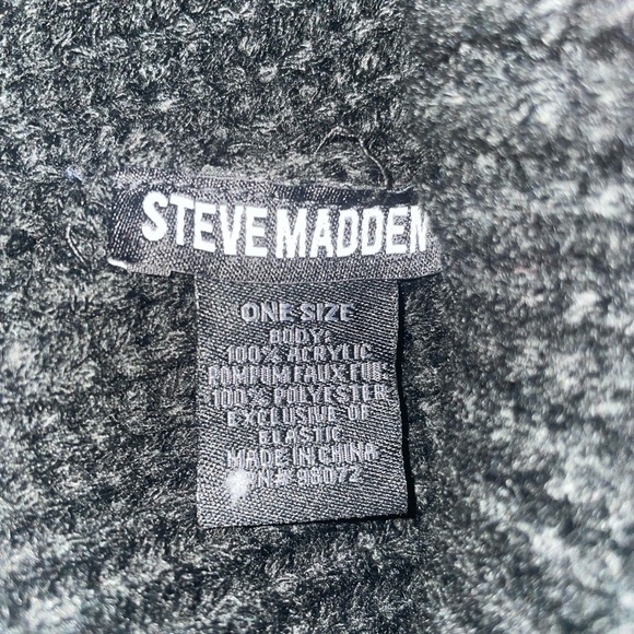 Steve Madden Black Beanie & Scarf Gift Set (NIB) - Picture 5 of 7